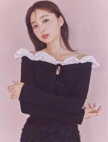 SNIDEL 2024AW 프릴 오프숄더 풀오버 BLK 블랙