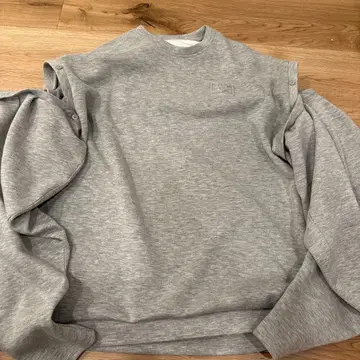 MELT THE LADY 그레이 스웨트 셔츠