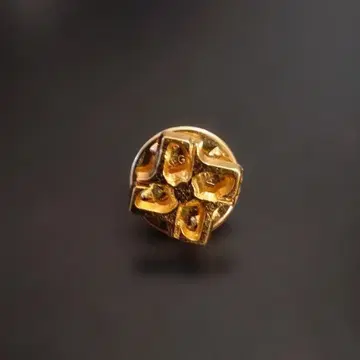 TAGLIATORE 딸리아또레 골드 라펠 핀 부토니에르