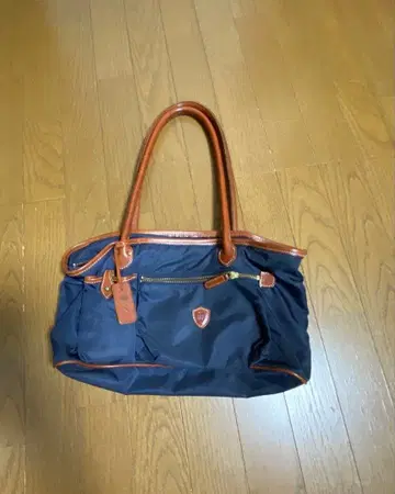 페리지 네이비 나일론 토트백