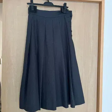 URBAN RESEARCH DOORS 플리츠 스커트 다크 그레이