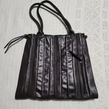 다크 브라운 가죽 숄더백