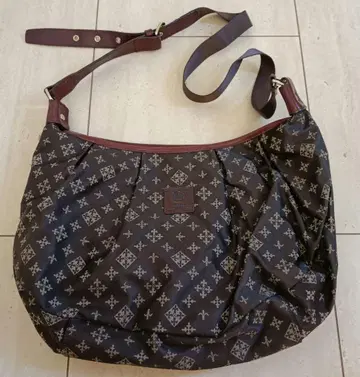 무셋 브라운 숄더백