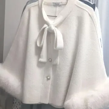 퍼 커프스 리본 판초 코트 화이트 Frene 프라네 (중고)