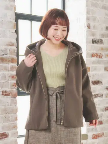 후드 부착 브라운 자켓