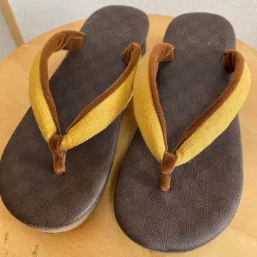 카렌 로쏘 조리 M 발 모양