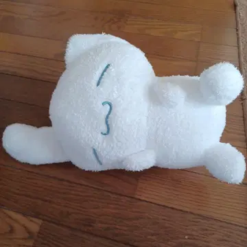 시나몬 누워있는 봉제 인형