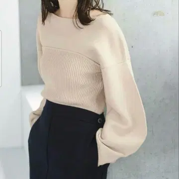 베이지 커브 슬리브 뷔스티에 니트