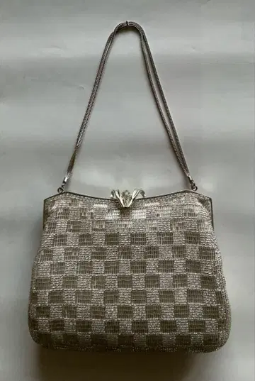 실버 체크 무늬 비즈 파티 백 (중고품)