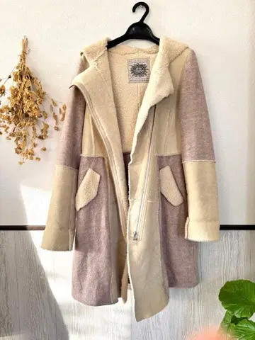 센소유니코 DMR 후드 부착 무스탕 코트 베이지 더스티 핑크