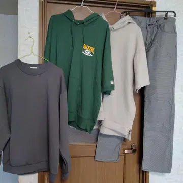 UNIQLO 체크 무늬 팬츠와 상의 세트