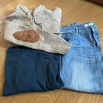 후드 부착 울 혼방 후드티 다크 그린 티셔츠와 데님 3종 세트