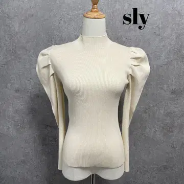 새상품급 SLY 인기 퍼프 슬리브 터틀 니트 아이보리 FREE