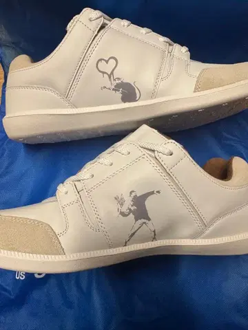 미사용 새상품 via SANGACIO 뉴즈 반시 콜라보 스니커즈