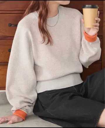 배색 볼륨 슬리브 맨투맨 라이크 니트