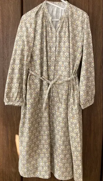 꽃무늬 긴팔 원피스