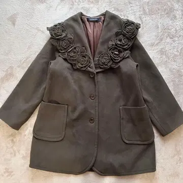 [포테치노] 커다란 플라워 모티브의 울 코트 넉넉한 핏 브라운