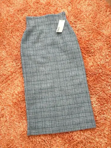 미사용 새상품 JENNE 무릎 아래 스커트