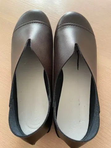 하자품 v A len CIA 브라운 슬립온