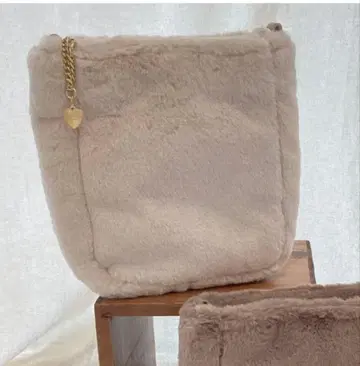 새상품급 1회 사용 라브러리 바이 페이러 인조 모피 숄더백