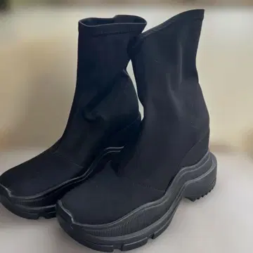 TOKYO BLACK DOUBLE SNEAKER SHORT BOOTS