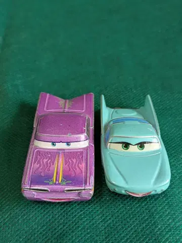 카즈 토미카 라몬 플로