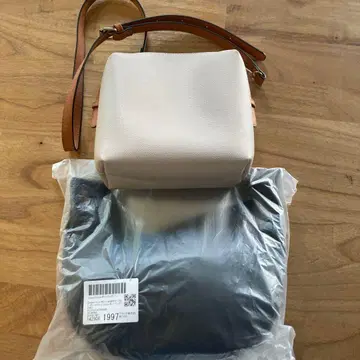 덤 포함 미사용 russet 러셋 라운드 미니 숄더백