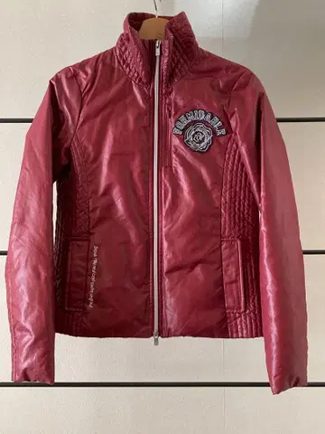 ZOY 조이 골프웨어 다운 자켓 38 보르도 계열 색상 로고 와펜