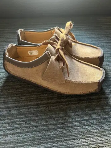 새상품급 클락스 나탈리 오크우드 스웨이드 베이지 모카신