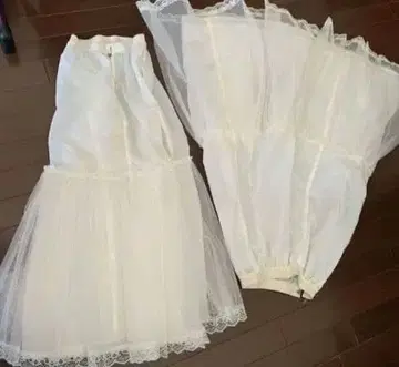 화이트 튤 레이스 파니에