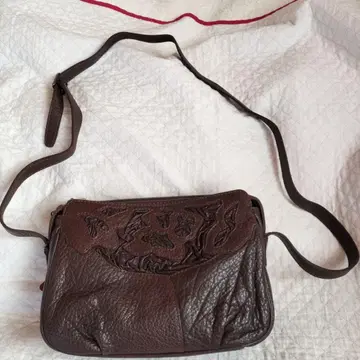 택 포함 새상품 다크 브라운 가죽 숄더백