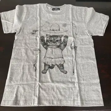 히구치 유코 T셔츠 그레이 반팔