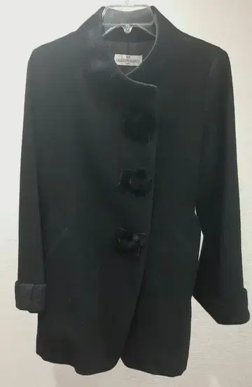 [갤러리 비스코티] 귀여운 리본이 달린 블랙 울 혼방 캐주얼 코트