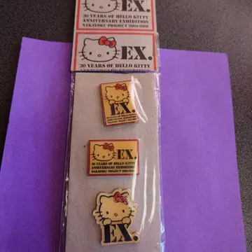 헬로키티 30주년 기념 핀 배지 3개 세트