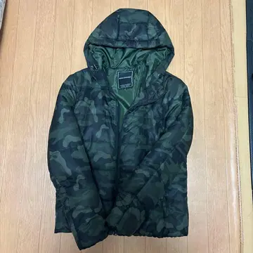 카모플라쥬 후드 부착 다운 자켓