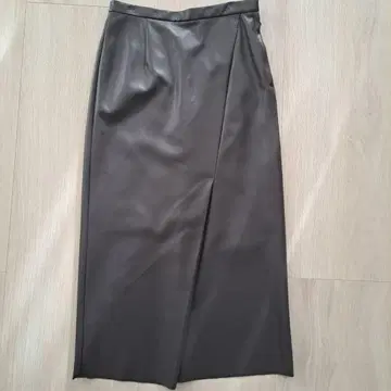 IENA 인조 가죽 I 라인 스커트
