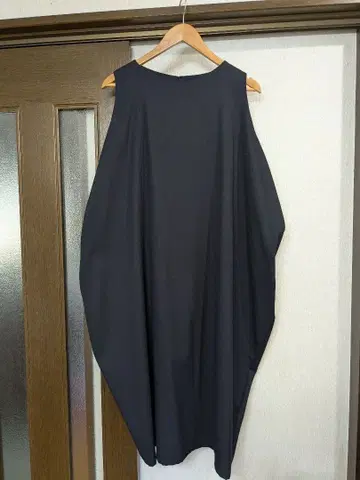 미즈이로 인드 코쿤 슬리브리스 원피스 네이비