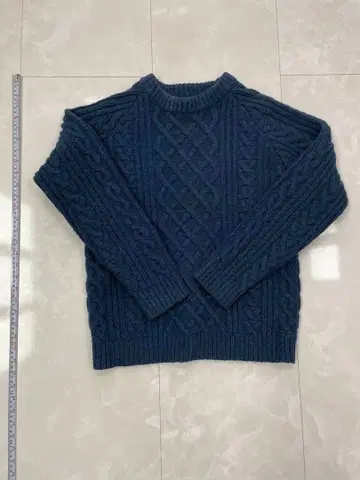 페로우즈 다크 블루 케이블 짜임 니트 스웨터