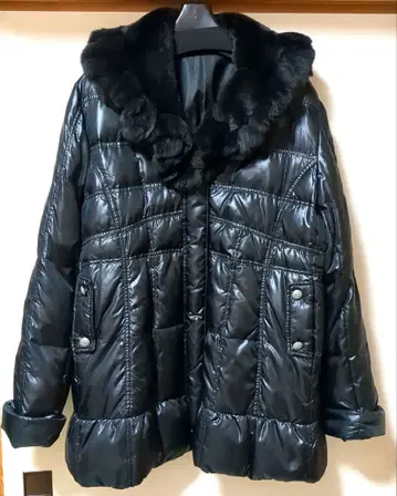 새상품급 탈부착 가능 퍼 포함 블랙 다운 자켓