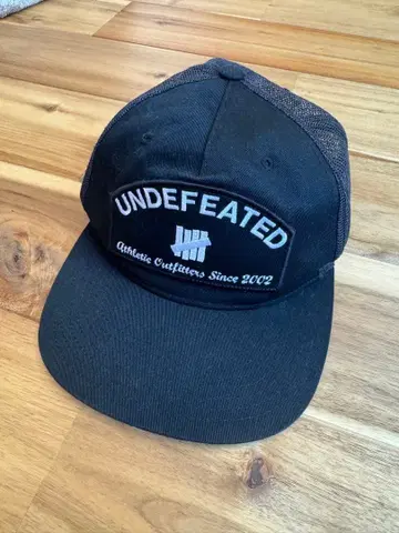UNDEFEATED 메쉬 캡 블랙