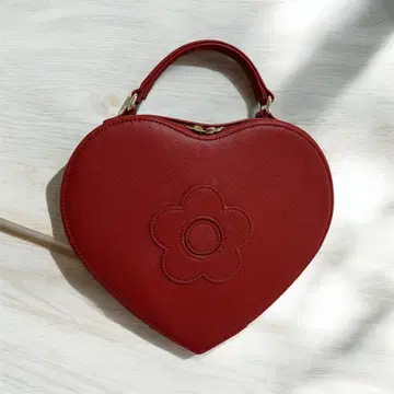 레드 하트형 핸드백