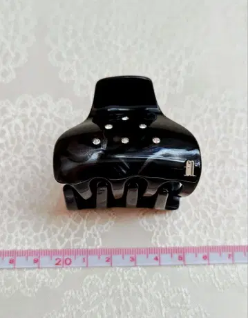 스톤 장식 블랙 헤어 클립