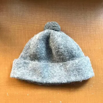 MHL. 폼폼 포함 니트 모자 그레이