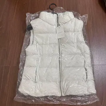 PLST 화이트 다운 베스트