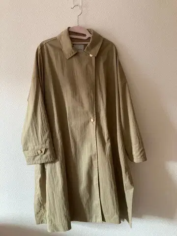 ACUTA 베이지 코트