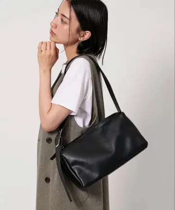 스퀘어 빅 버클 숄더백 BEAUTY&YOUTH