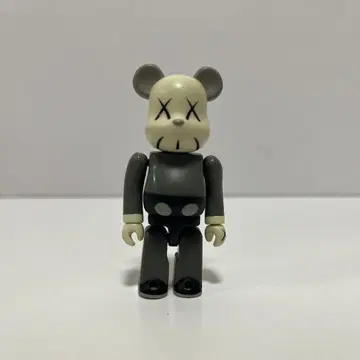 베어브릭 BE@RBRICK 100% 시리즈 4 카우스 KAWS