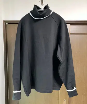 The reracs 하이넥 블랙 긴팔 티셔츠