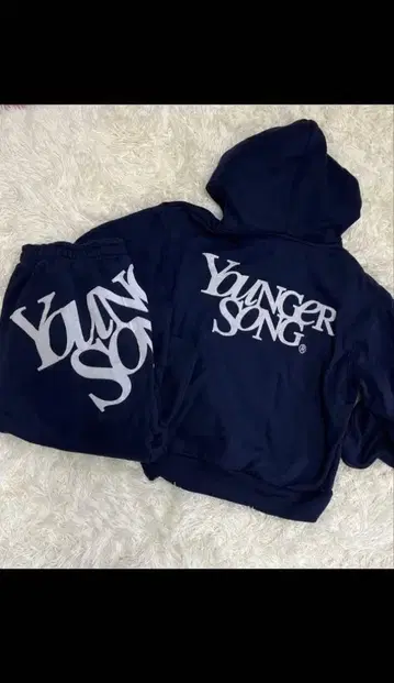 Younger Song 네이비 후드 부착 셋업 새상품급