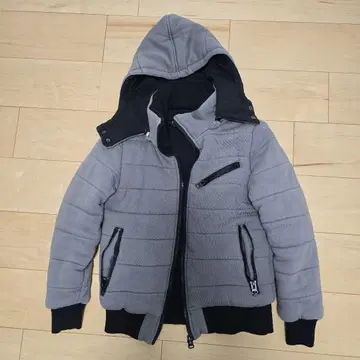 그레이 후드 부착 다운 자켓